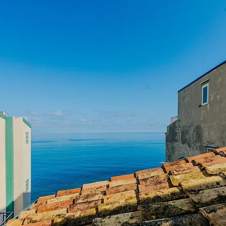 30 Terrazza Bordonaro 아파트 *