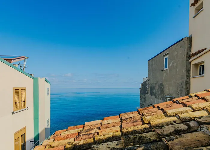 30 Terrazza Bordonaro 아파트 *